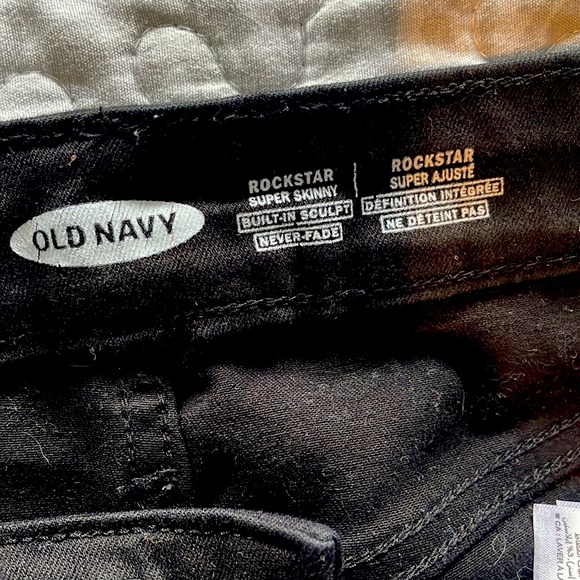 Black Old Navy Rockstar Super Skinny Built-In Sculpt (Size 4 - Petite) - Picture 2 of 3